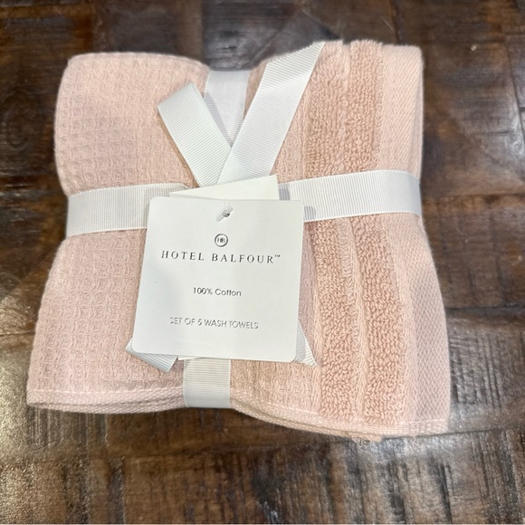 Hotel Balfour 5 Pc Washcloths 12x12 Pink Sand Color Waffle Weave 100% Cotton NWT - Picture 4 of 4